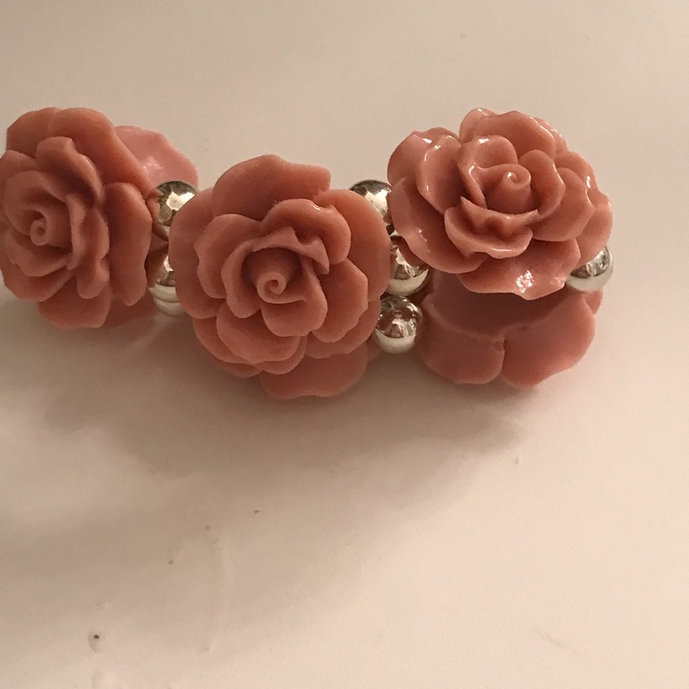 No brand gorgeous necklace make me an offer!!